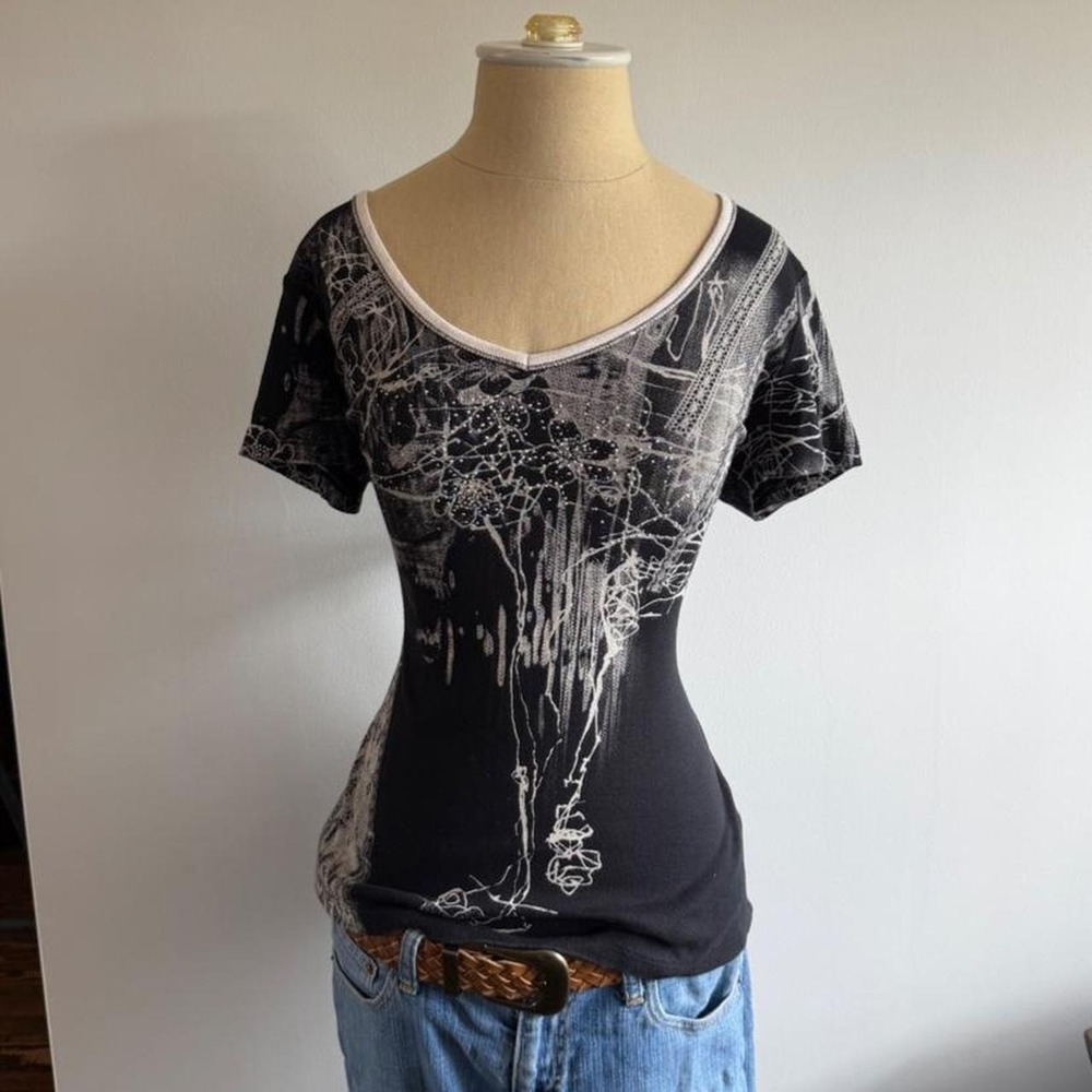 Vintage Y2K grunge Vanilla Sugar black and white floral rhinestoned graphic tee